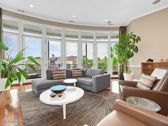 5th image of 1318 N Wolcott Ave #3