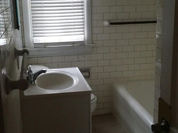 4th image of 9515 Denison Ave