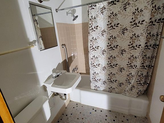 5th image of 6521 W Beloit Rd #4