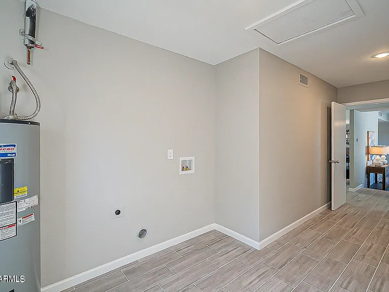 14008 N 52nd Ave — Photo 33