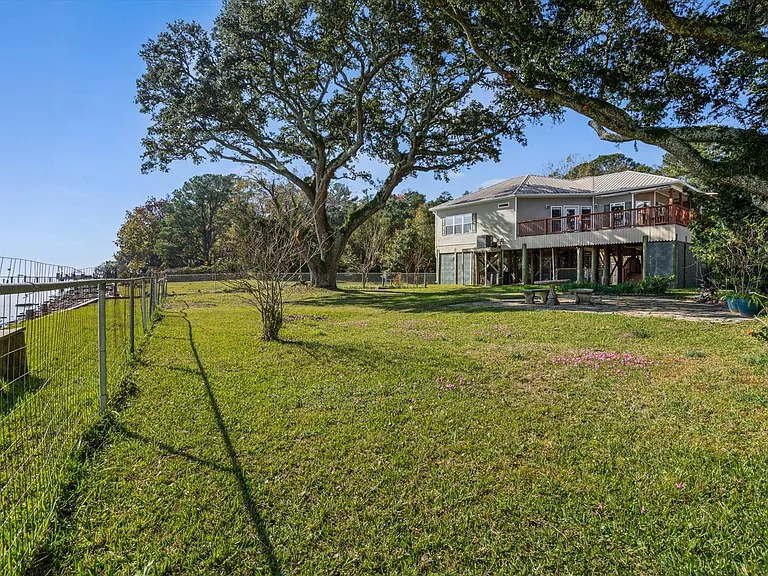 3917 Bay Front Rd — Photo 19