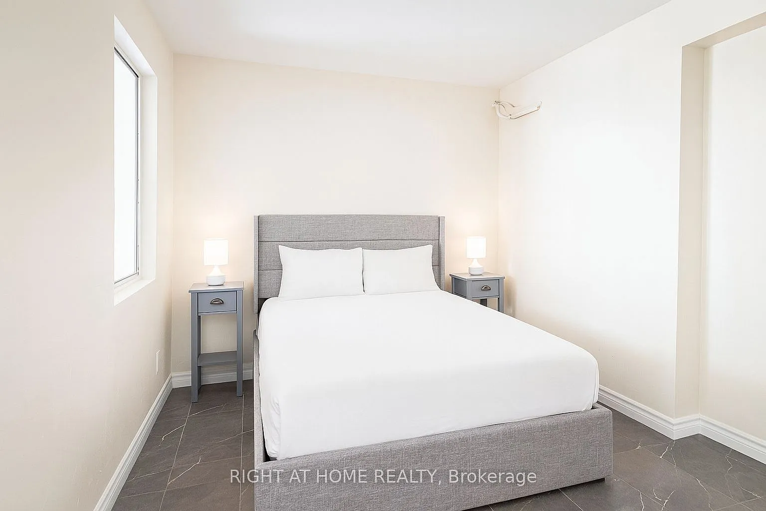 1 bed, $1,000 — Photo 1