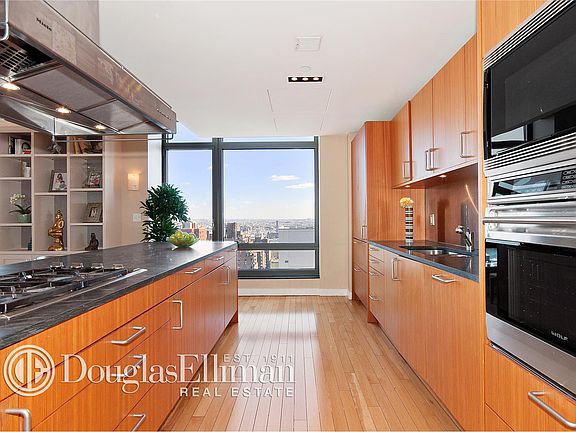 5th image of 450 E 83rd St APT 22B