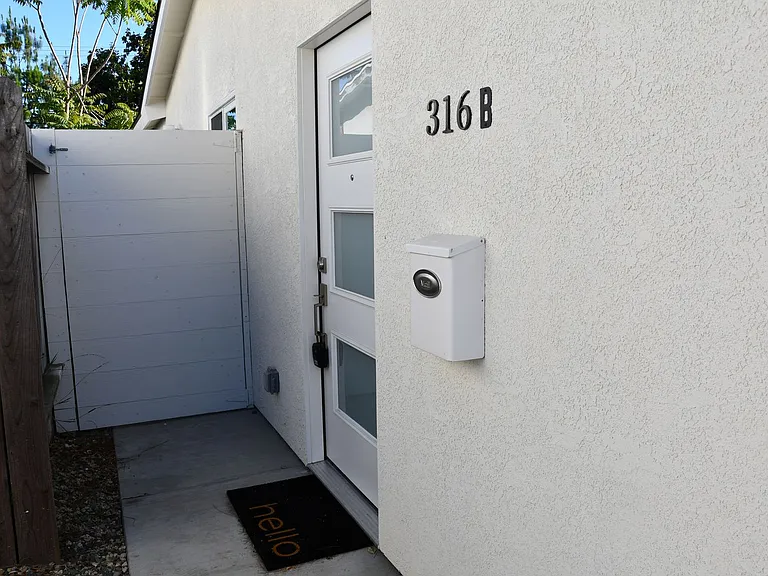 316 N Parker St — Photo 2
