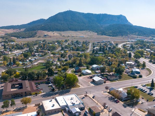 214 E Cleveland St, Sundance, WY 82729