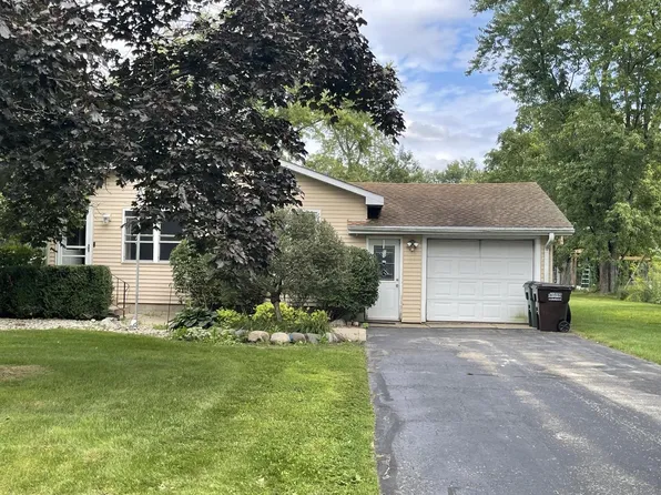 8725 380th AVENUE, Burlington, WI 53105