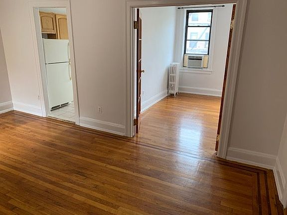 3rd image of 4555 40th St APT 2R