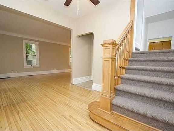 3rd image of 1039 23rd Ave SE