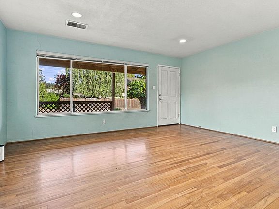 5th image of 6005 Valley Dr