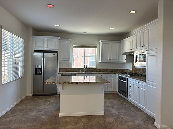 2nd image of 2423 Bruin Pl