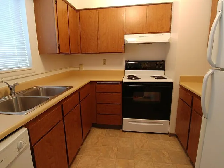 921 SE Klemgard St #D1 — Photo 4