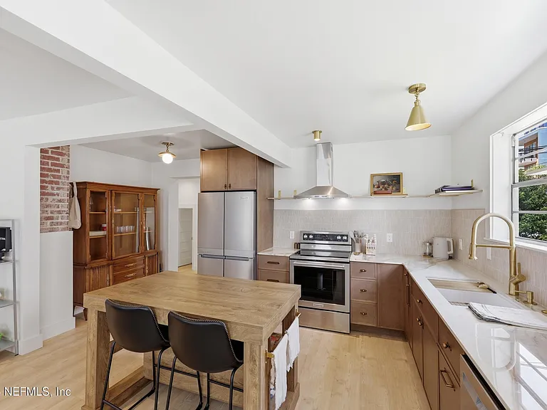 2304 Bethune Ave — Photo 2