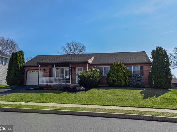 2nd image of 205 Rose Ln