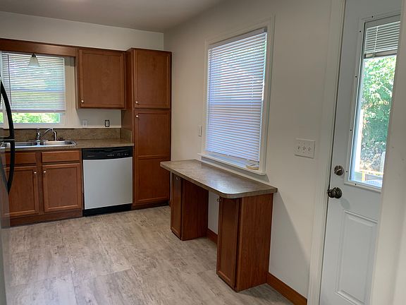 3rd image of 2208 W Euclid Ave