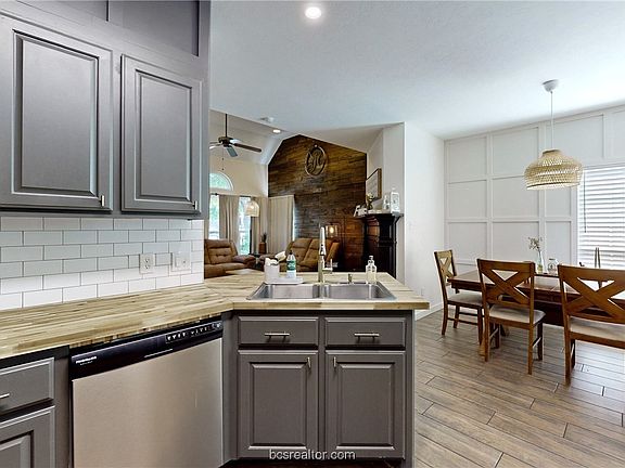 3rd image of 3210 Neuburg Ct