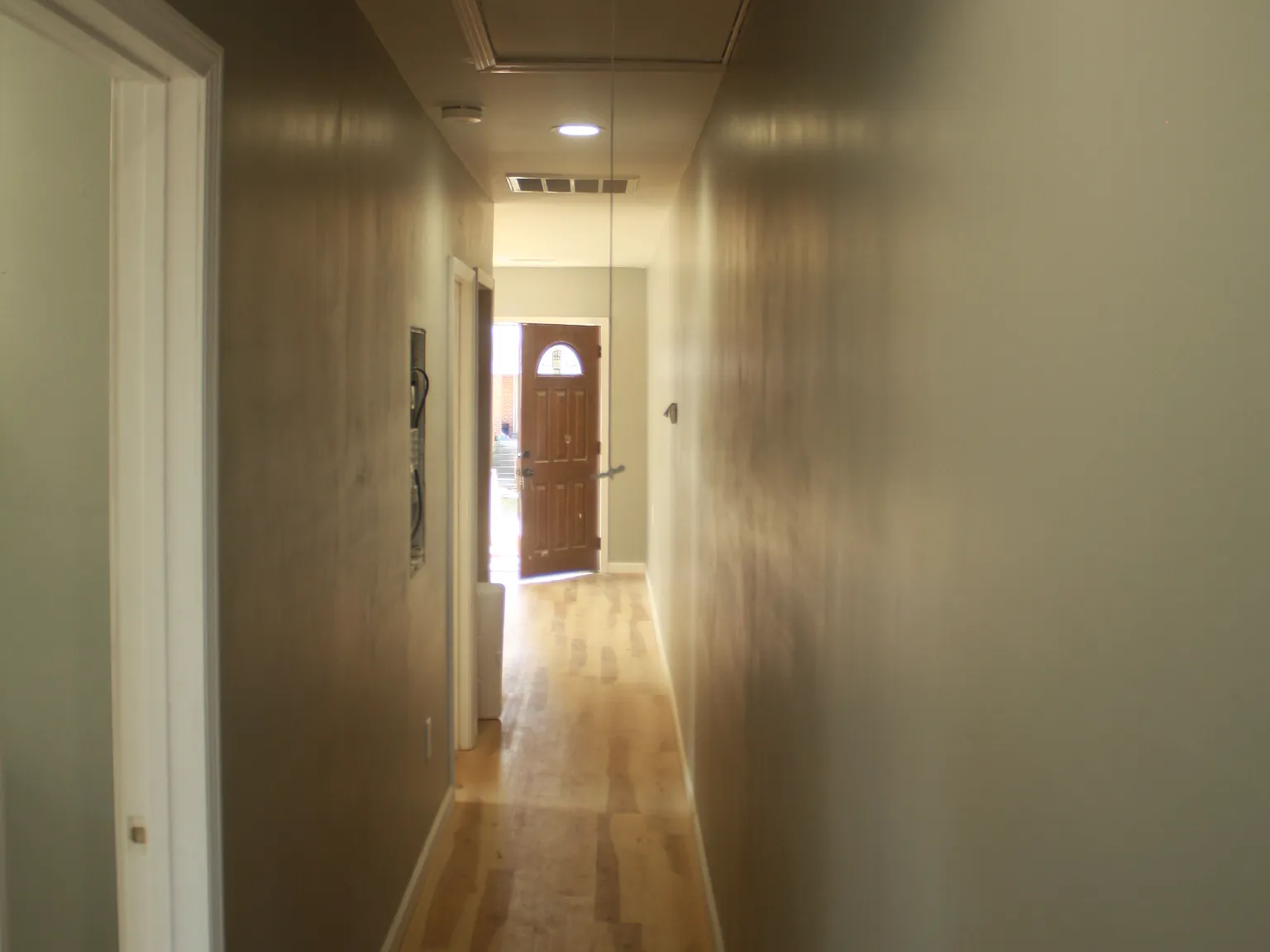 7918 Lloyd Ave — Photo 2