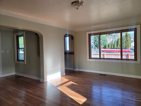 3rd image of 1305 N Callow Ave