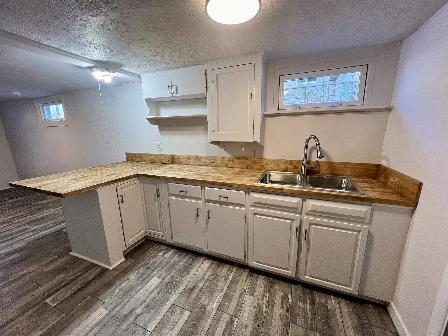 1 bed, 1.0 bath, 880 sqft, $1,000 — Photo 2