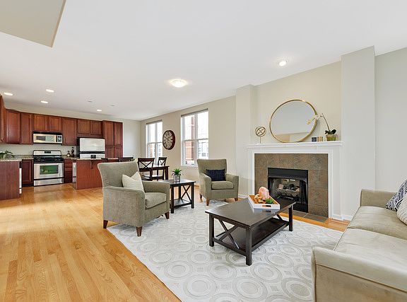 4th image of 3224 N Kilbourn Ave #1