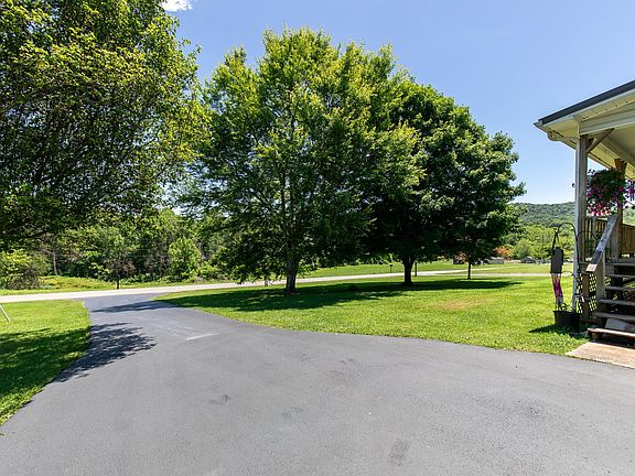 3rd image of 219 Corbin Lake Rd