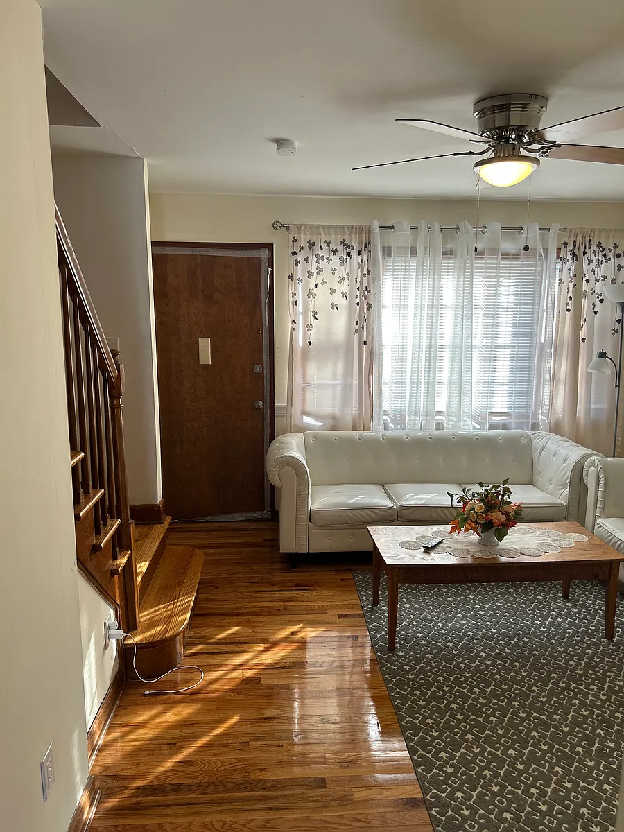 Building Photo - 202 Westbury Park Rd #1