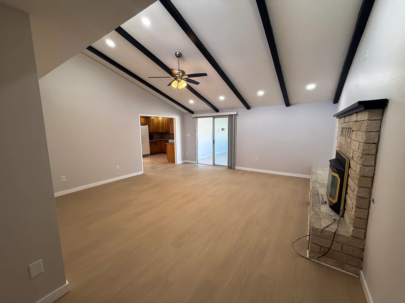 3 bed, 1650 sqft, $2,400 — Photo 4