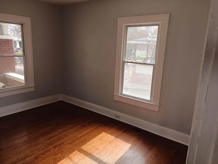 111 S Van Gilder St — Photo 11
