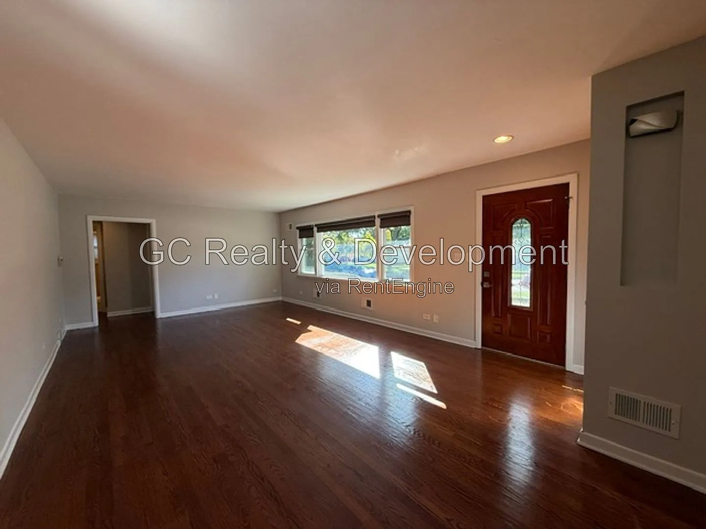 3 bed, 2.0 bath, 1218 sqft, $3,300 — Photo 4