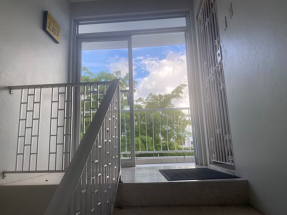 3rd image of 6 Calle Riera #518