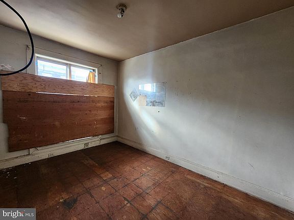 4th image of 2408 Lauretta Ave