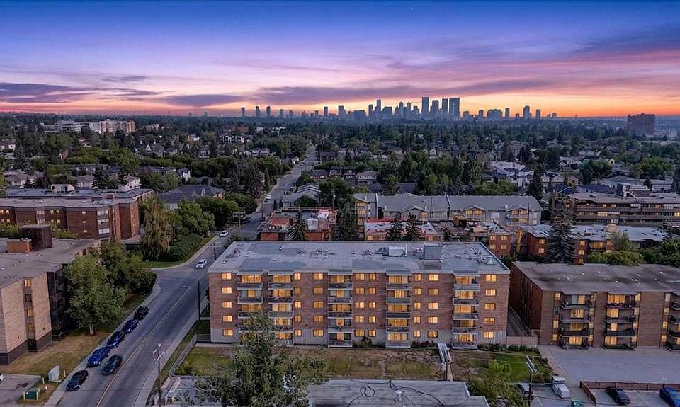 1st image of 521 N 57th Ave SW #306