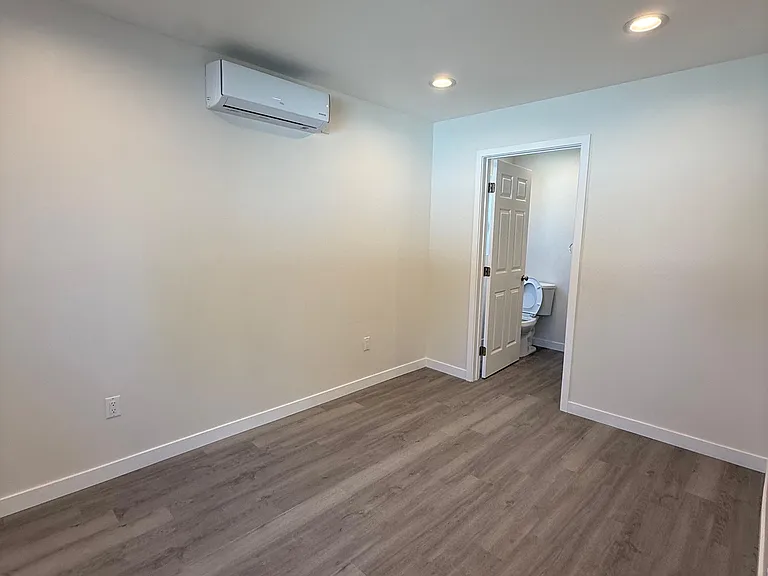 7008 Oso Ave — Photo 5