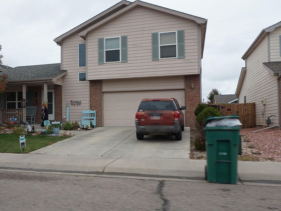 2nd image of 743 S Carriage Dr