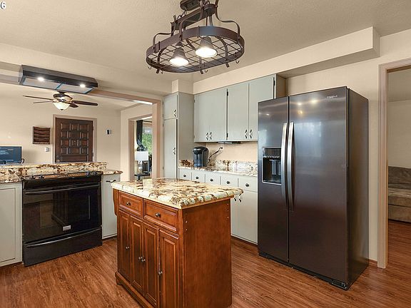 2nd image of 330 SE Neal Ln