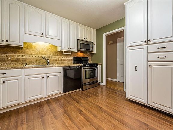 3rd image of 42880 Galaxy Dr