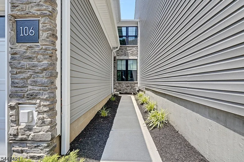 3 bed, 4.0 bath, 3000 sqft, $5,990 — Photo 4