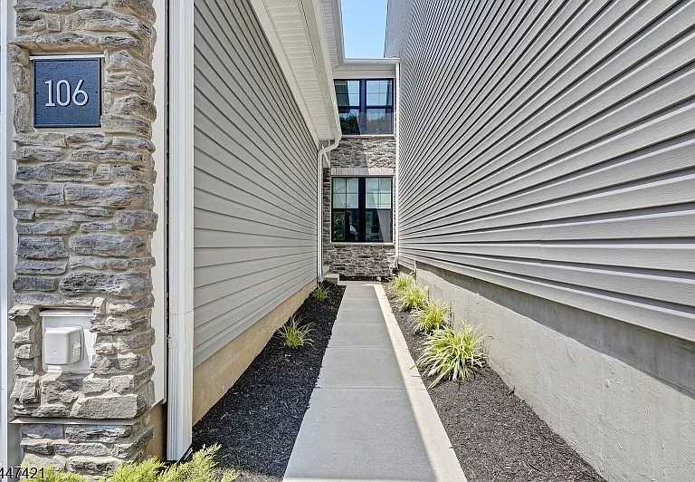 106 Swenson St — Photo 4