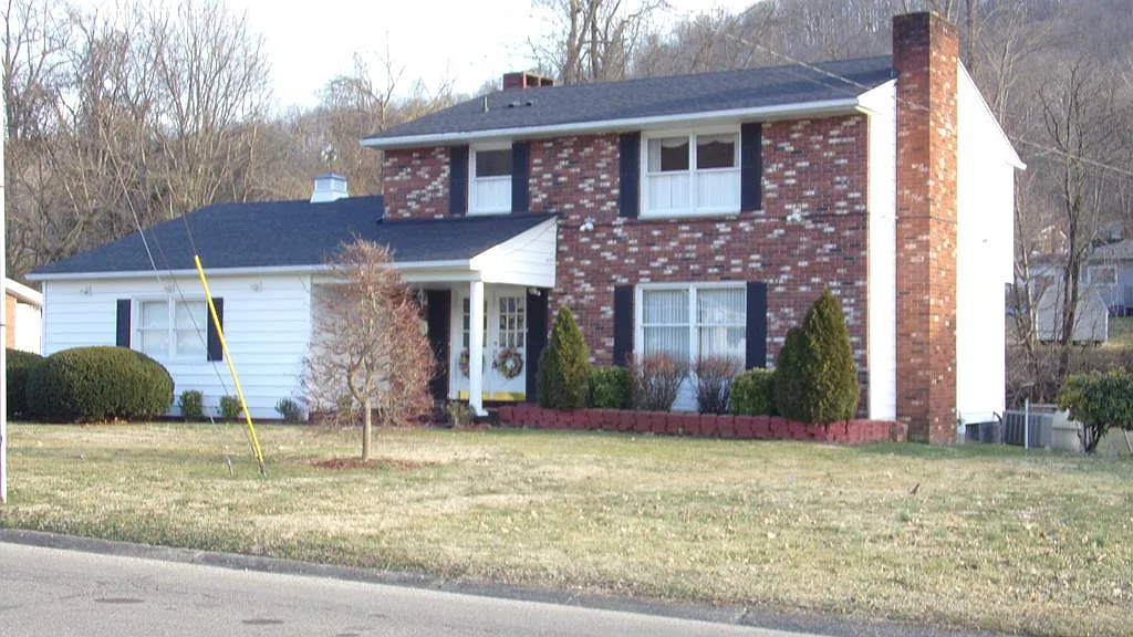 1344 Rosemount Rd photo 1
