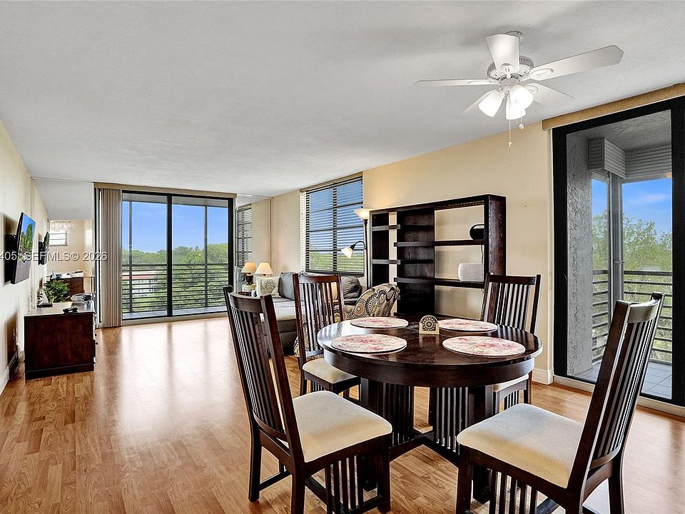 1st image of 901 Colony Point Cir APT 501