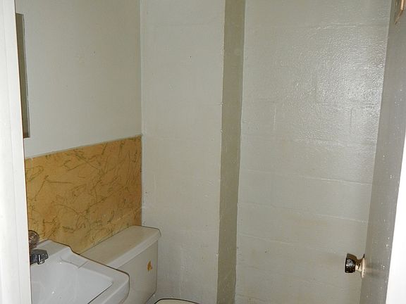 4th image of 2411 S Harbor City Blvd