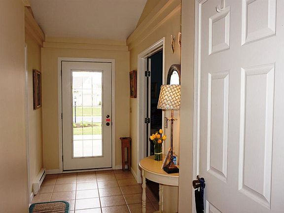 3rd image of 4405 Woodridge Dr