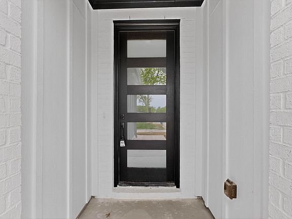 3rd image of 5803 Plum Dale Rd