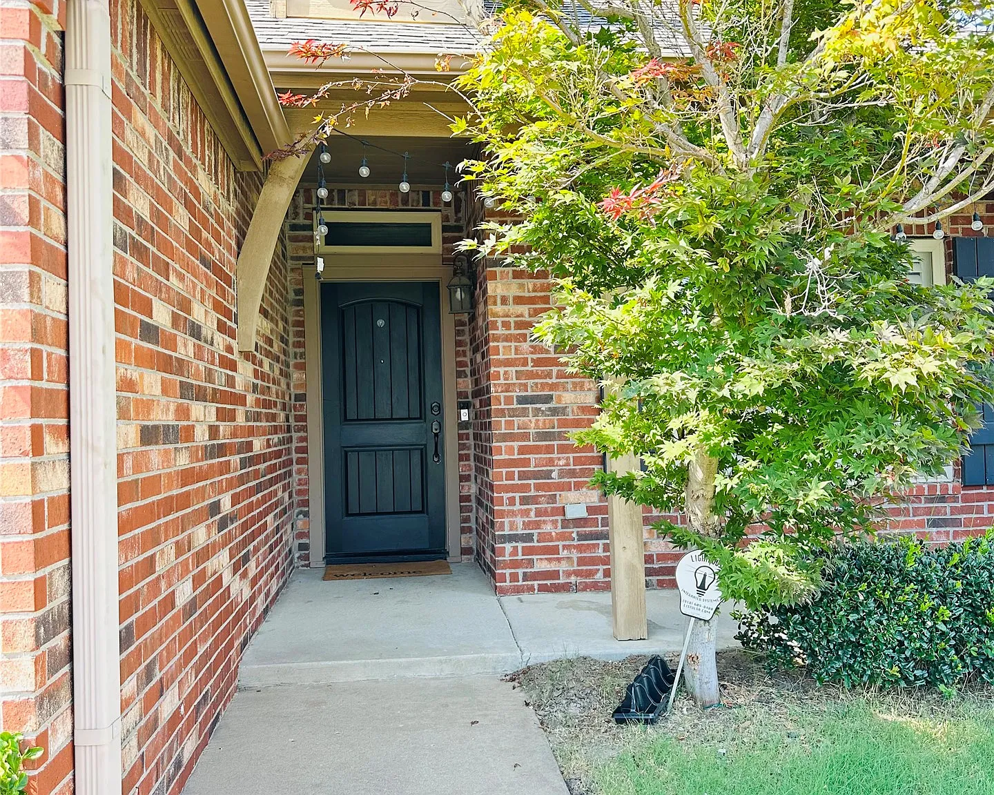 3 bed, 2.0 bath, 2027 sqft, $2,200 — Photo 3