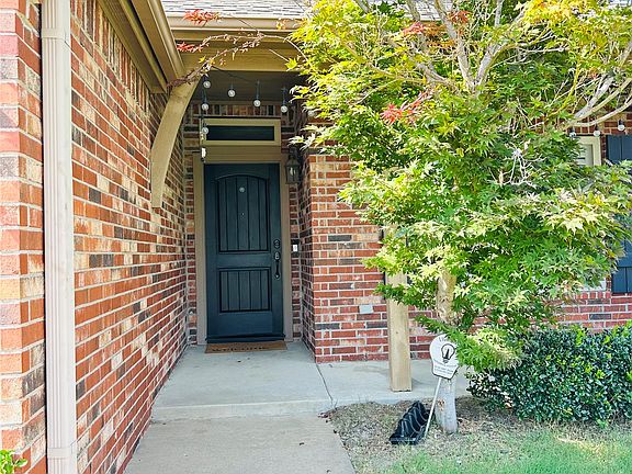 3rd image of 4412 S Oakridge St