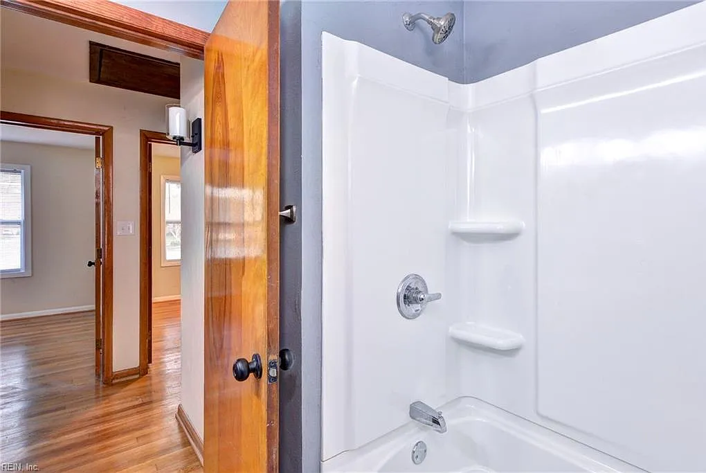 4 bed, 2.5 bath, 1564 sqft, $2,300 — Photo 3