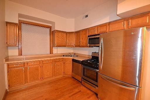 5th image of 910 E Gunnison St