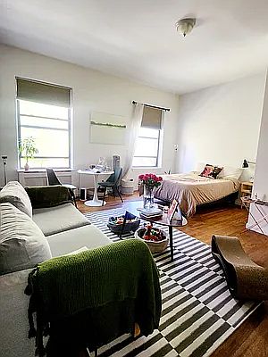 2nd image of 156 W 74th St APT 3A