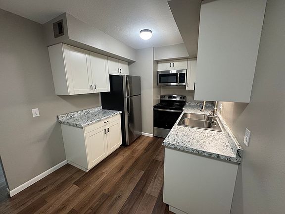 4th image of 1015 E 1st St #4