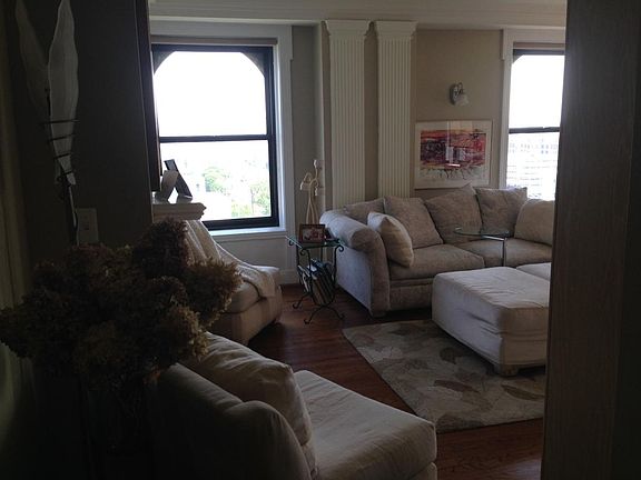 3rd image of 15 E Kirby St APT 1204