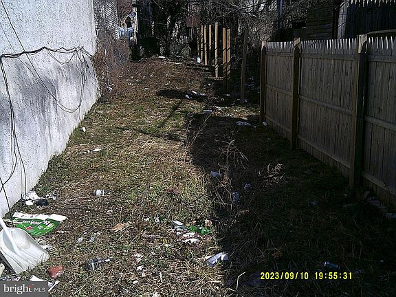 2nd image of 1715 W Pacific St